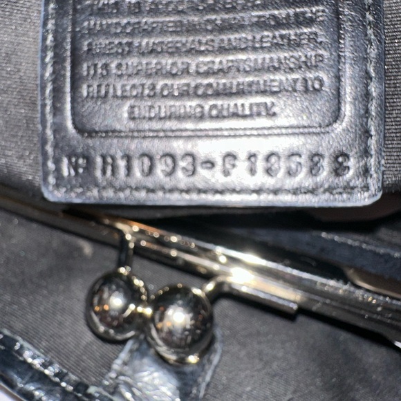 Coach Black Gray Signature Logo Canvas Kiss-lock Handbag Shoulder Bag - Picture 2 of 15